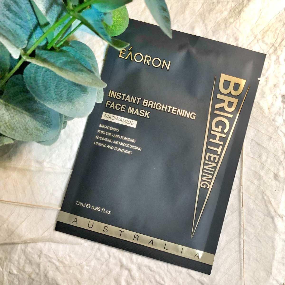 今天用澳洲的Eaoron黑炭面膜，这家有白面膜水光针的补水效