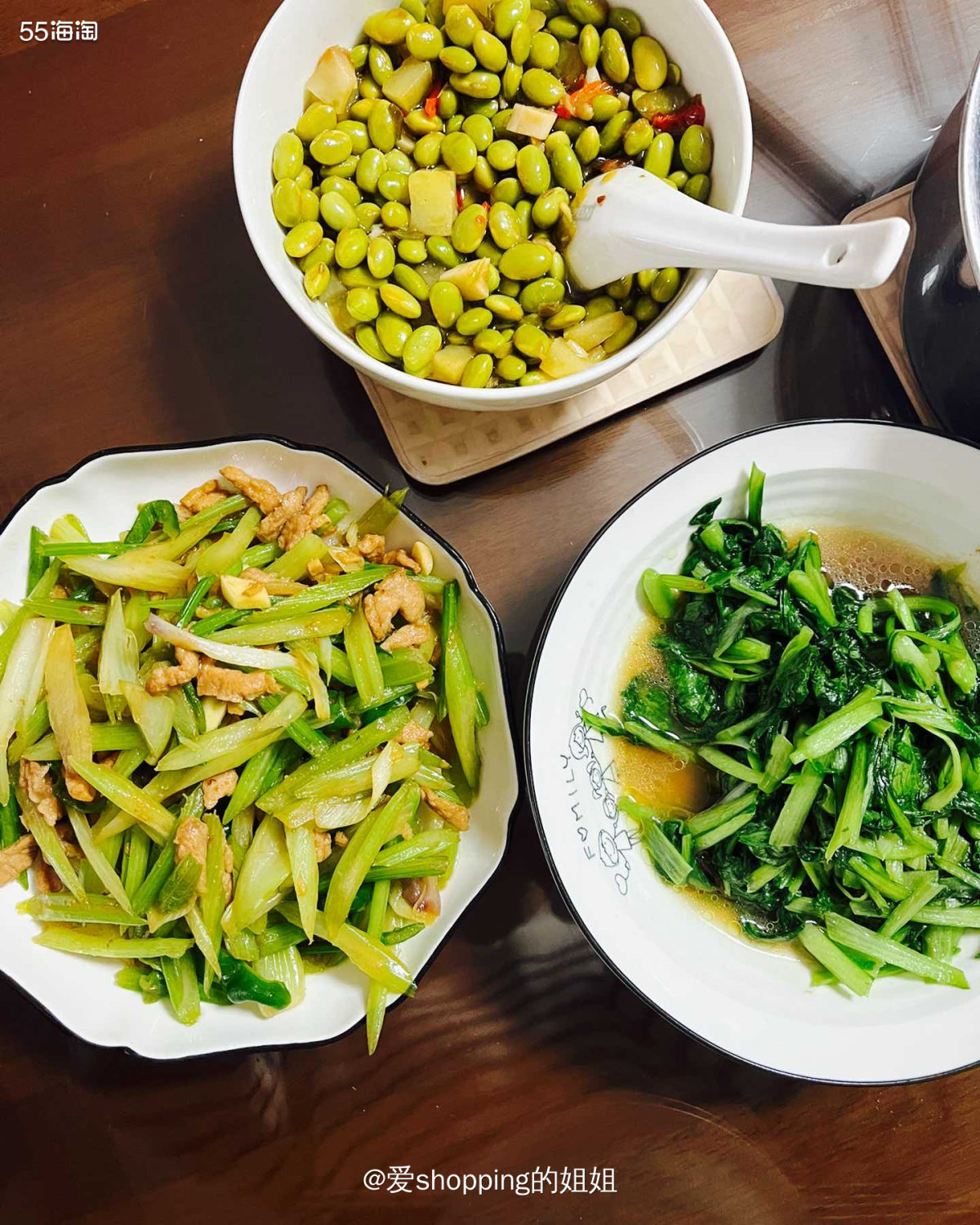 吃了好多天食堂的菜，确实油太重啦，脸上冒了好多痘痘，今天在家