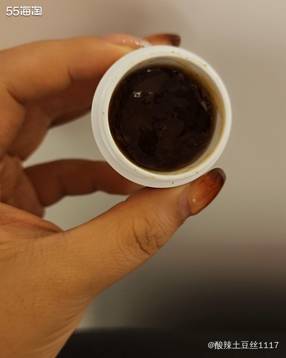 马上敷的是fresh的玫瑰面膜。面膜主打是补水面膜。味道就是