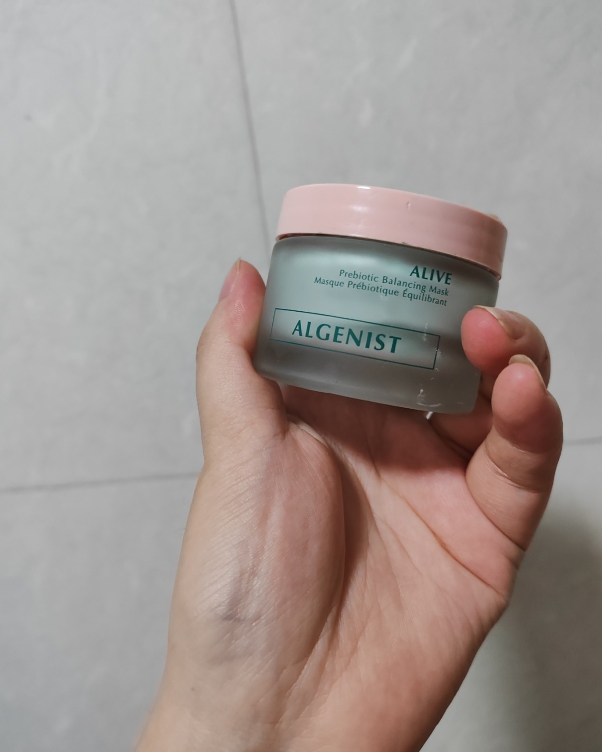 这是一款可以做到清洁+维稳+修护的面膜，从绿色变粉色，一个很