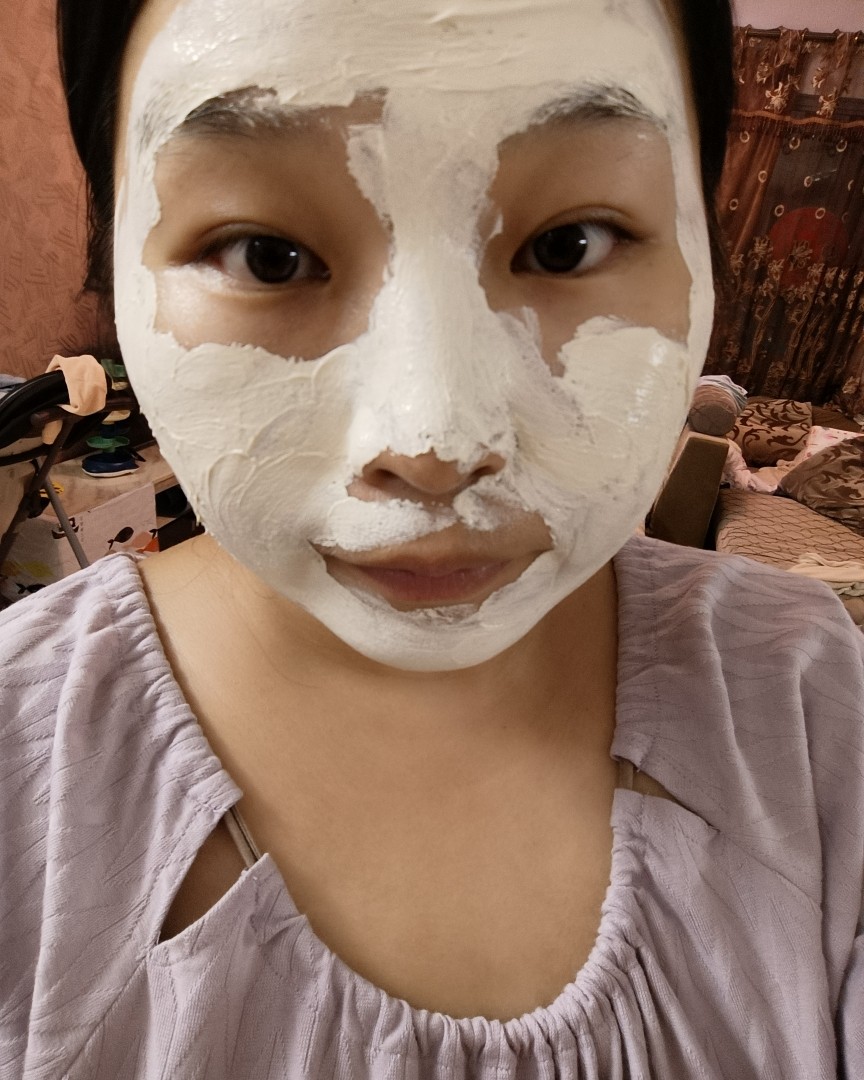 这两天有姨妈，状态不太好，面膜还是要继续用起来的，今天依然用