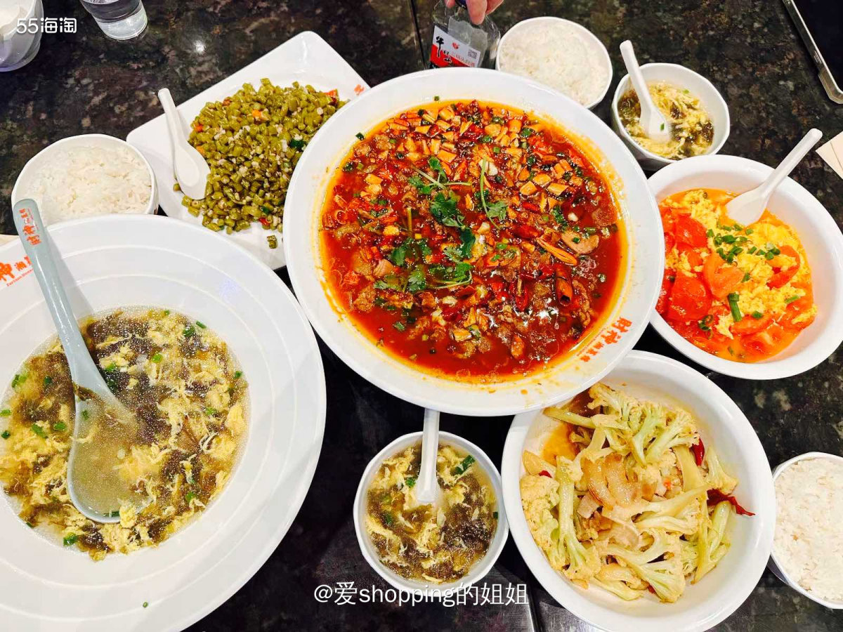 妹妹一家去港澳旅游啦，温度比较高，人依然很多，连着几天都吃不