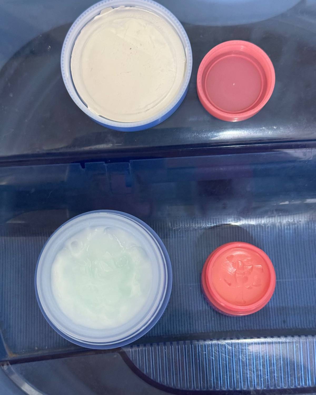 昨天踢完球回来继续新的一轮七天面膜，中间空了一天让皮肤冷静一