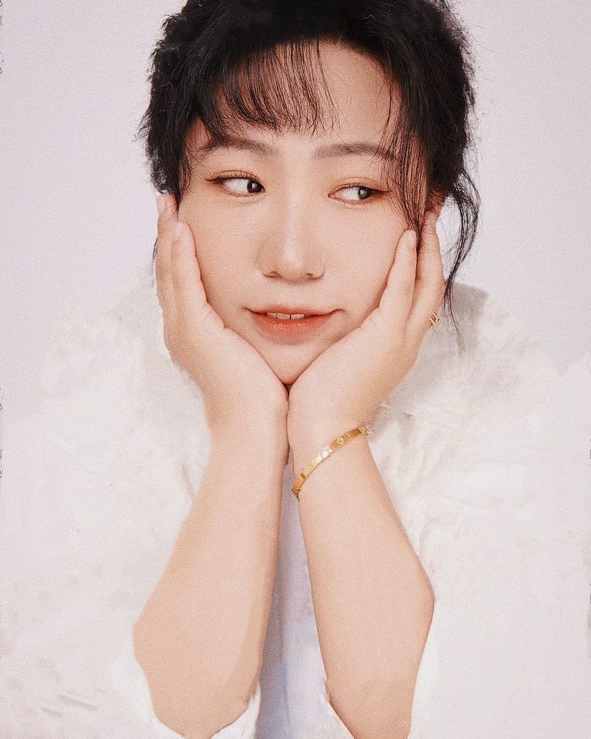 今天来说一下，让底妆立体且平整的会用到的一些好物，首先就是你