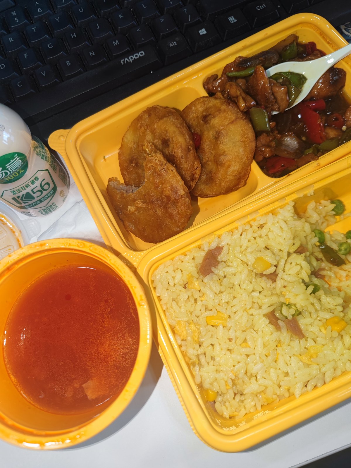 中午实在不知道吃啥了，就随便点的乡村基的单人套餐，本来也没说