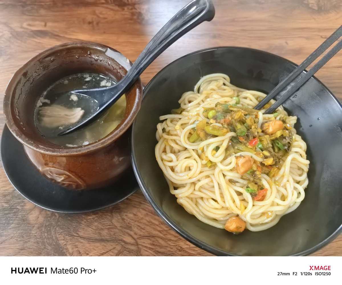 每次下班不知道吃什么总喜欢去楼下这家瓦罐汤觅食。 其实它家味