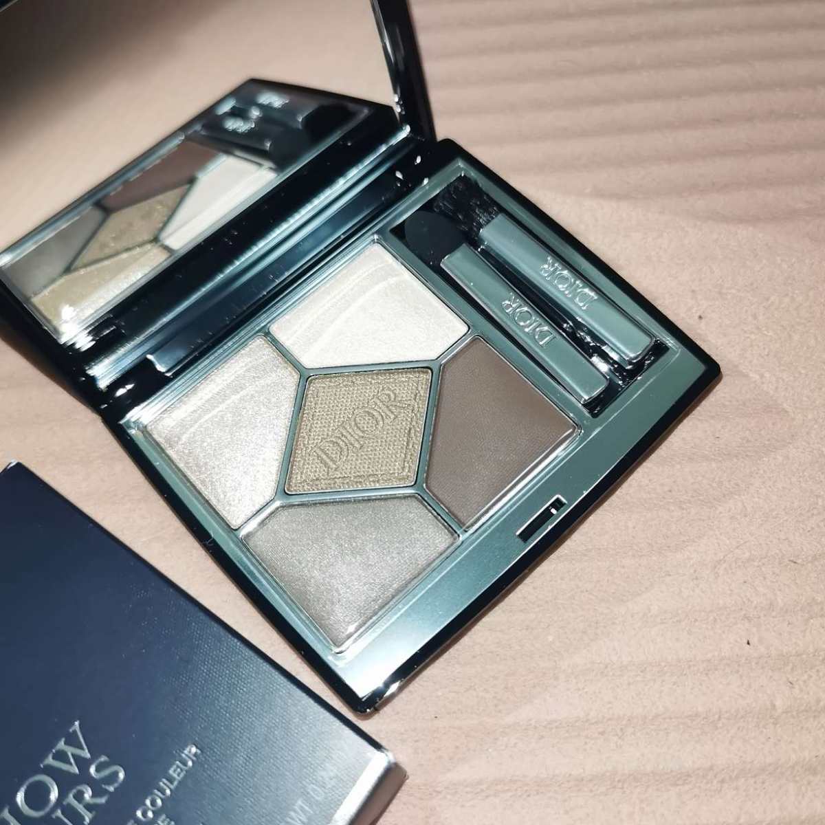 ☑开箱： ysl皮革眼影100，dior眼影669，dior