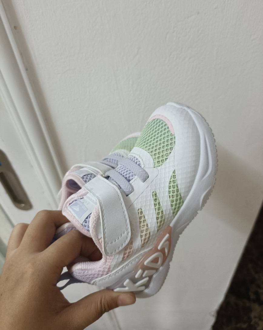 只怪自己没有注意，其实小朋友穿合适的鞋子很重要，对小朋友的腿