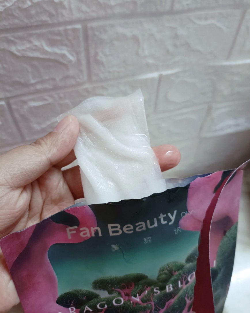 之前买的fan beauty好几款面膜，今天打卡一个看上去很