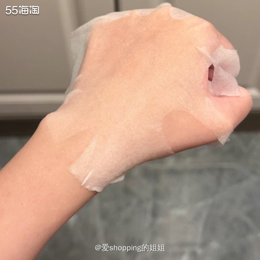 去年突然通知被隔离，连家都没回，直接从公司被拉走，办公室刚好