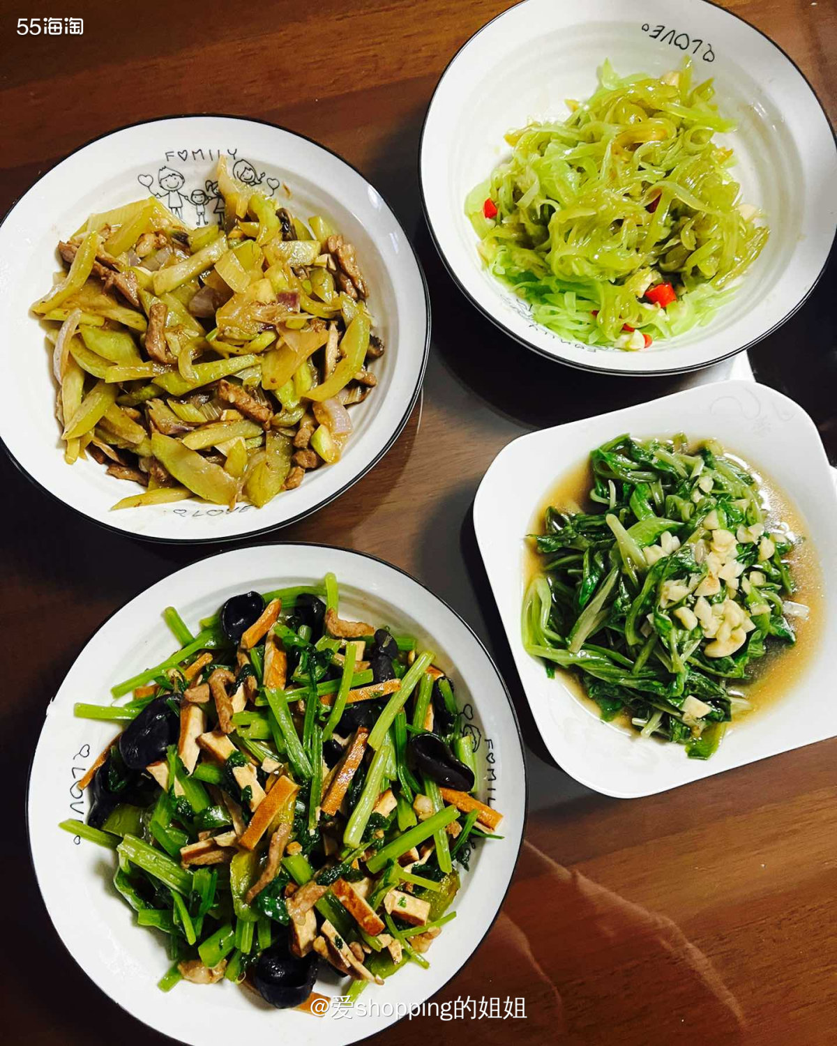 周末去饭店吃饭，啃了一块，今天就冒痘了，还是fa炎那种，有小