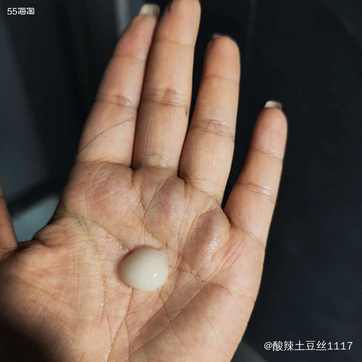 这个面膜是类似于免洗面膜涂抹类的，然后看起来其实用量也是蛮大
