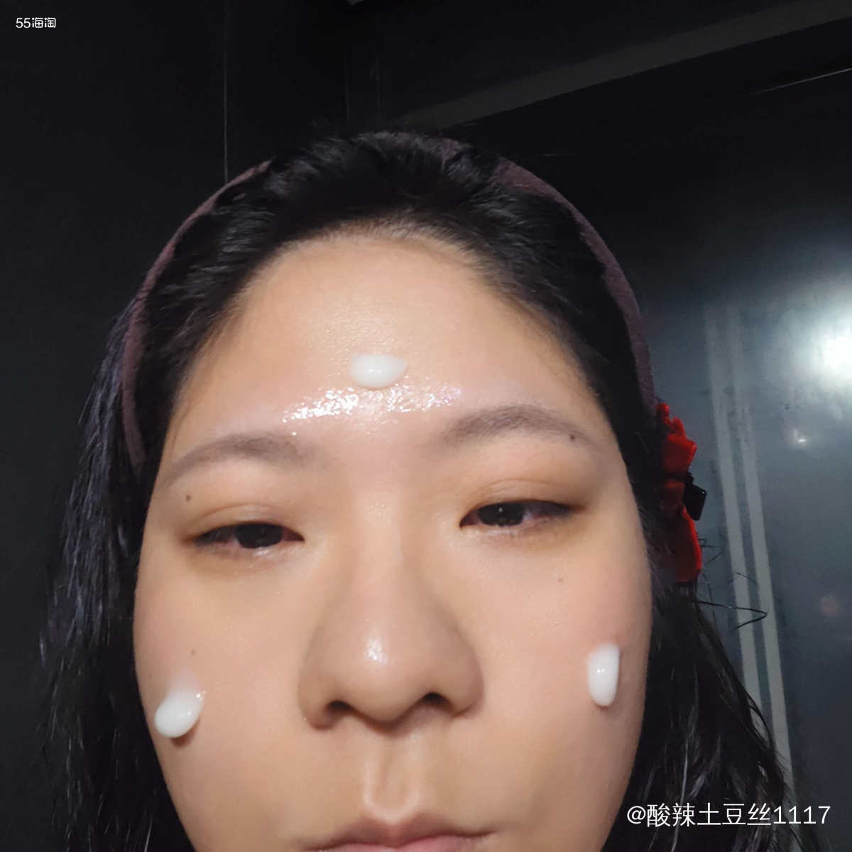 这个面膜是类似于免洗面膜涂抹类的，然后看起来其实用量也是蛮大
