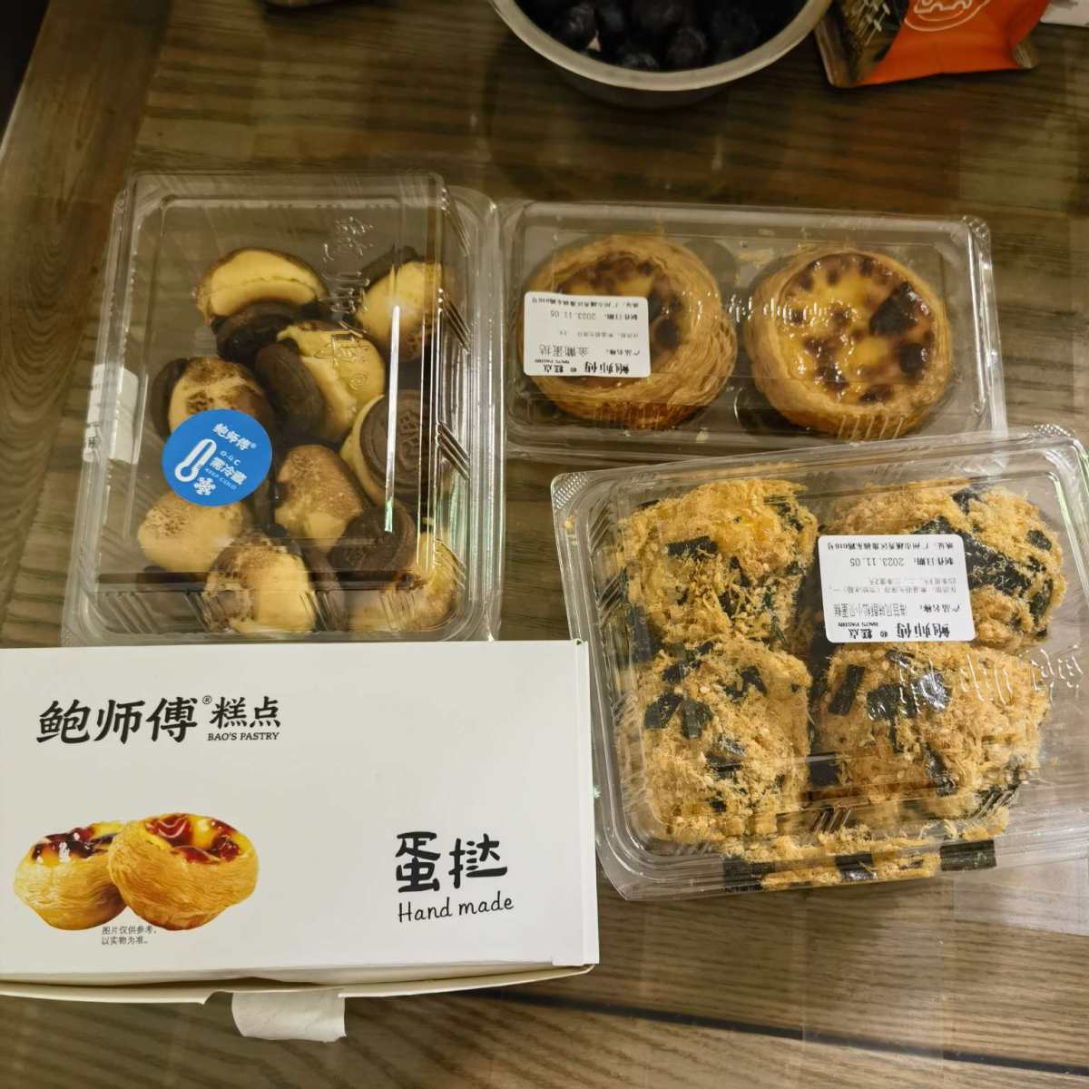 鲍师傅真好吃，但是偏甜 这个店里面的蛋挞，肉松小贝，都是热销