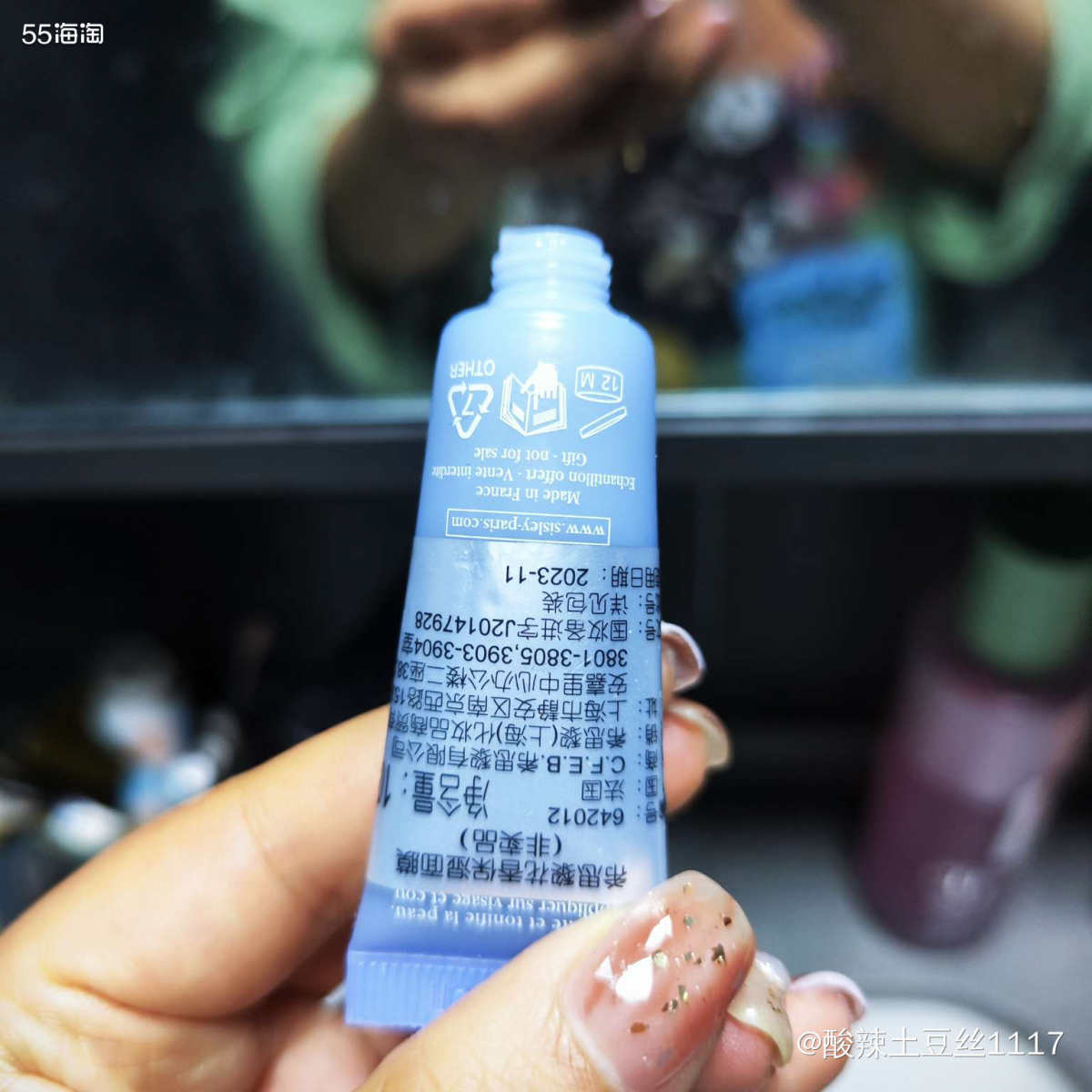 面膜是保湿型的面膜，也就是涂抹类的，可以水洗或者不水洗。希思