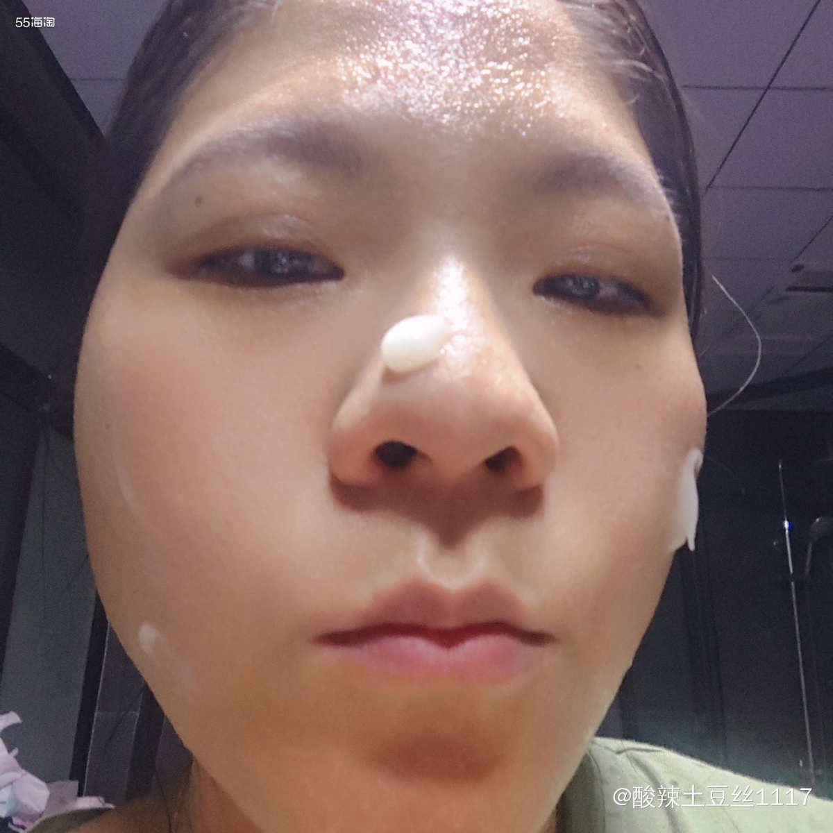 面膜是保湿型的面膜，也就是涂抹类的，可以水洗或者不水洗。希思