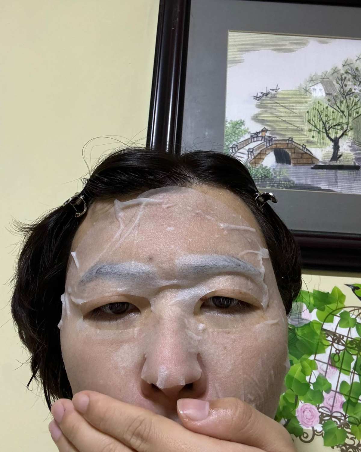 昨晚安排了丝芙兰西瓜面膜做这周的第一个冷敷。受到diy面膜精