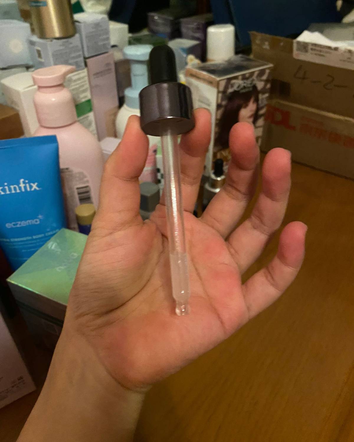 欧莱雅青春密码酵素精华肌底液就是传说中的黑精华，兰蔻小黑瓶的