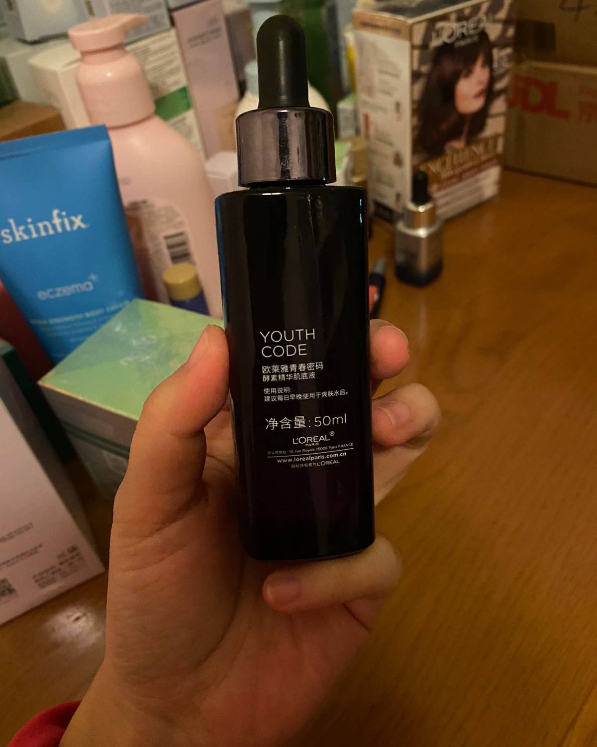 欧莱雅青春密码酵素精华肌底液就是传说中的黑精华，兰蔻小黑瓶的