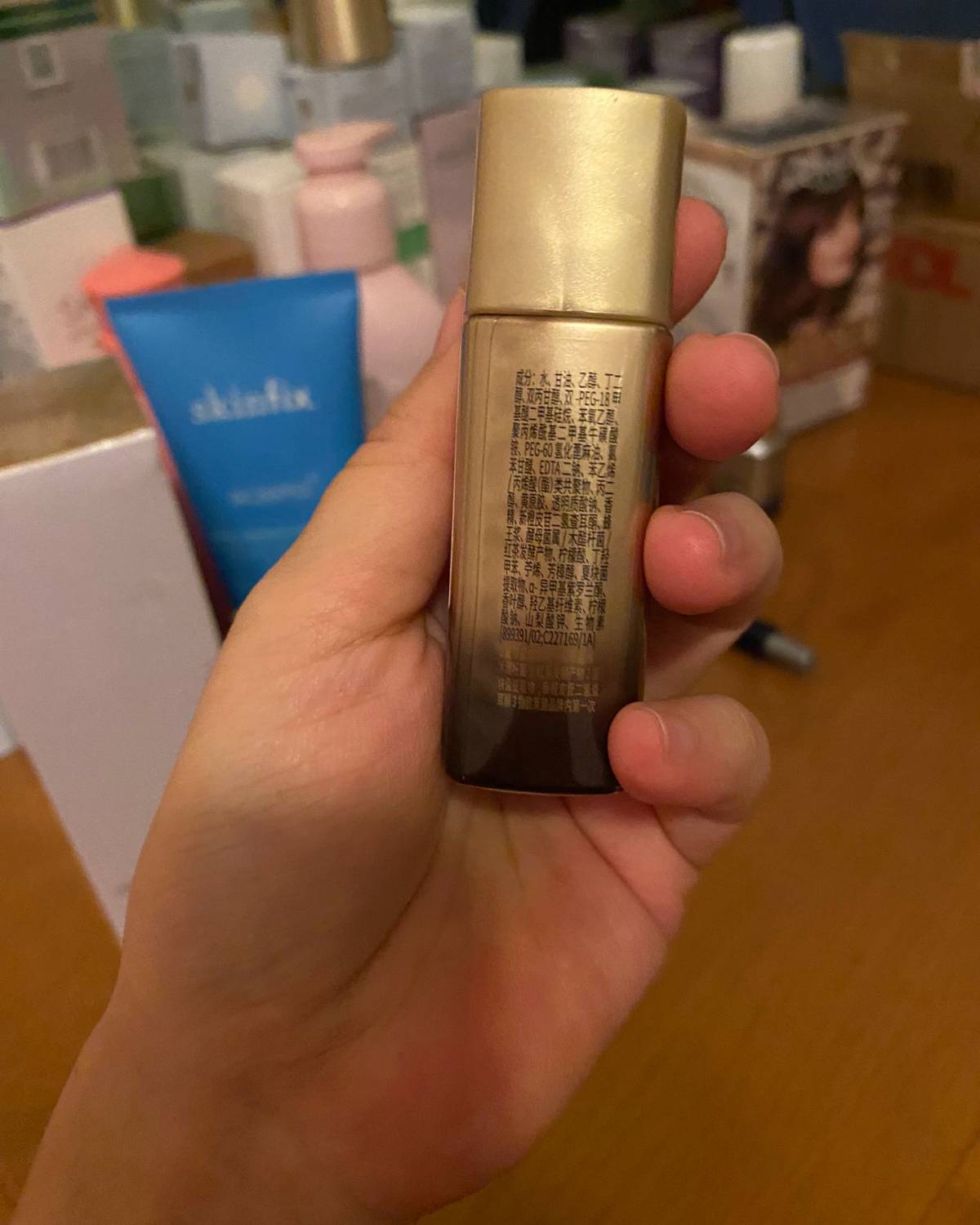 欧莱雅金致臻颜松露奢养肌活原液是一款lotion，也就是乳液