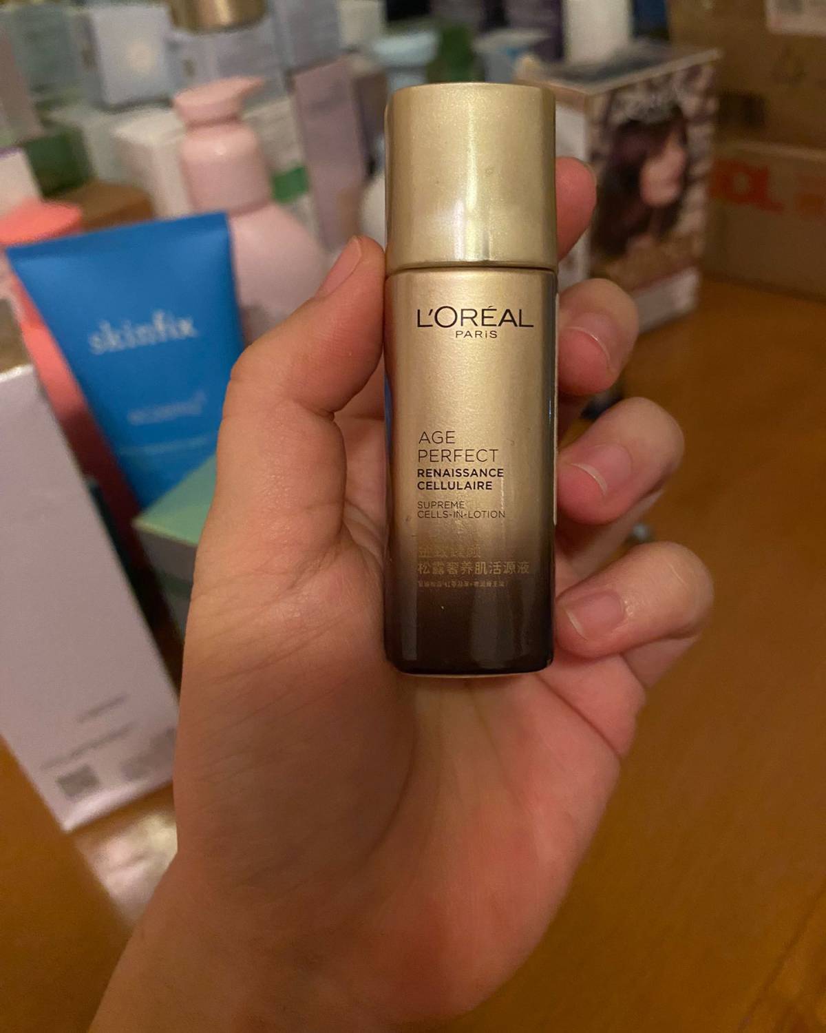 欧莱雅金致臻颜松露奢养肌活原液是一款lotion，也就是乳液