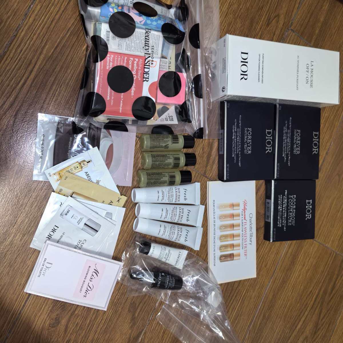 ☑开箱： dior洁面-dior眼影-dior粉饼*2  ☑