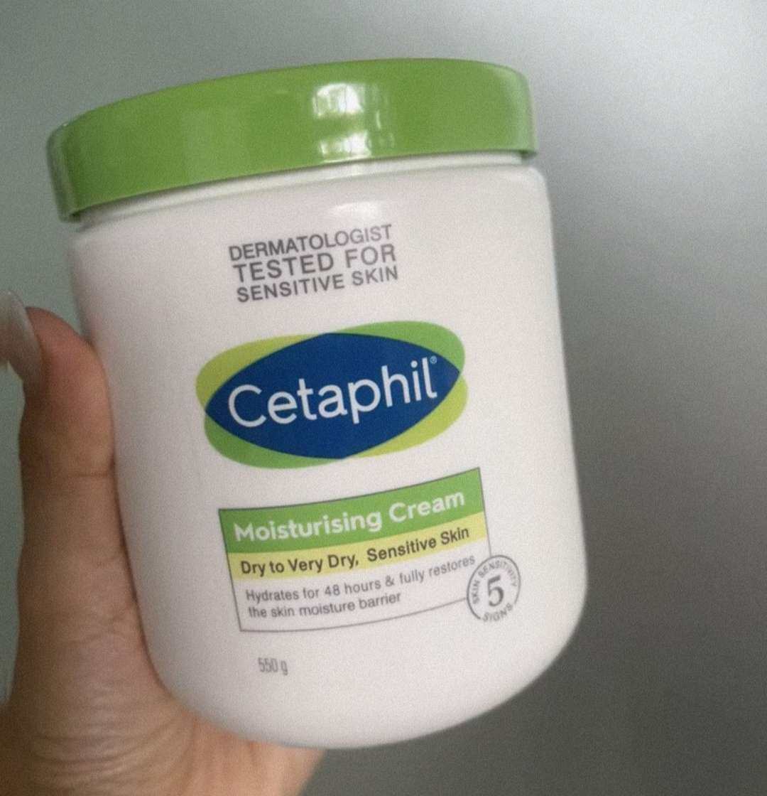 有人说护肤的尽头就是丝塔芙，哈哈，最终化繁为简，我觉得还好吧