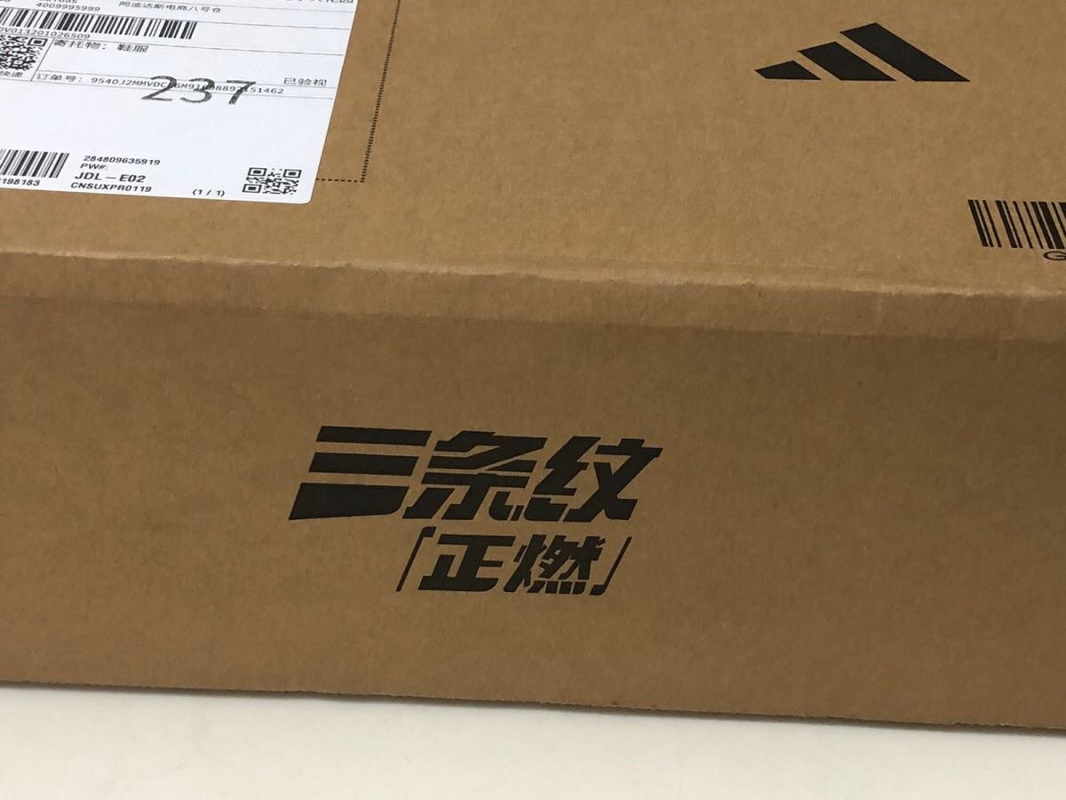 今年真的是我买鞋买过最多的一年了！自从开始打排球，运动装备的