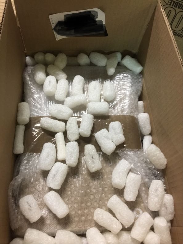 海淘开箱On昂跑运动鞋，今天终于到货了 媳妇前些时候突然想要