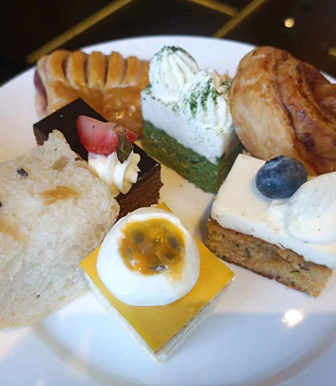 前两个月就想去希尔顿酒店庆祝我跟我老公的生日的，但是每个月都