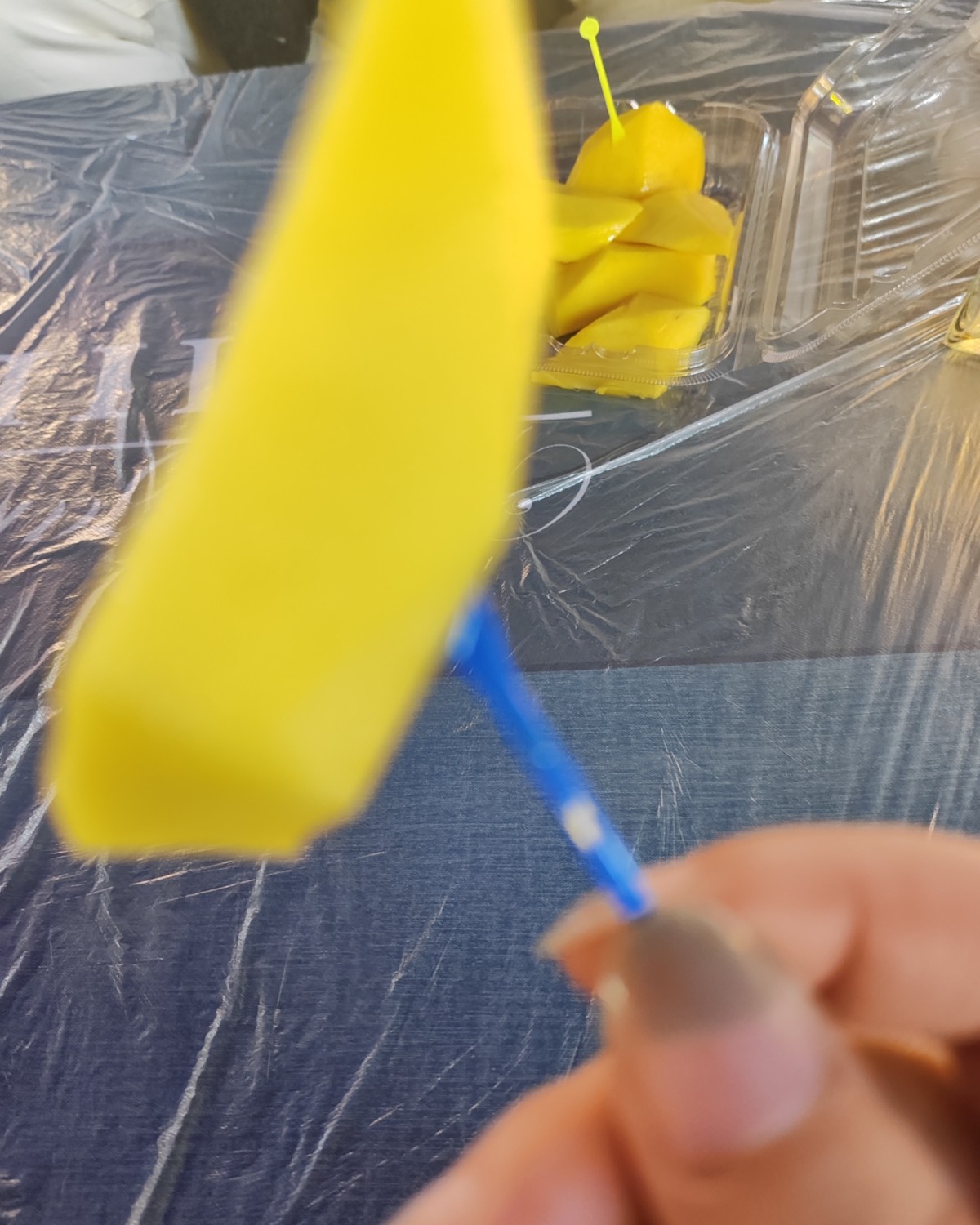 难得的悠闲时光，逛到了万达的也是，路边牛排吃的人挺多，也去凑