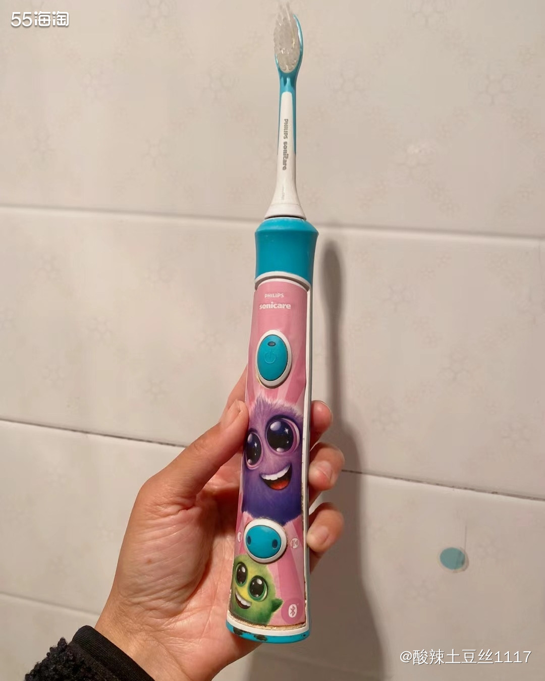 我一般买化妆品，但是小朋友的礼物也别忘了买哦，我看亚马逊上有