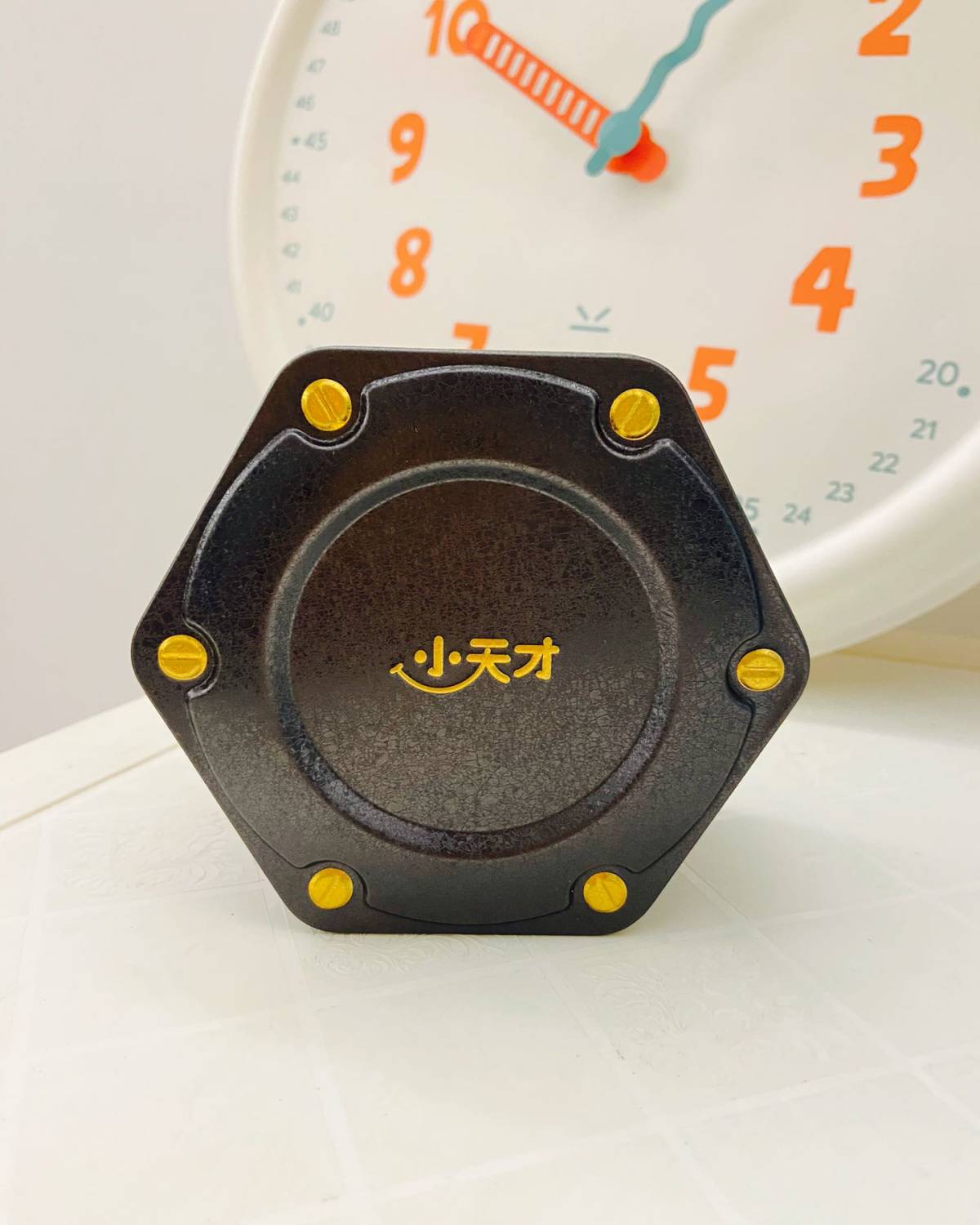 最近买的比较大额的就是这个小天才的电话手表了，我这个不是最新
