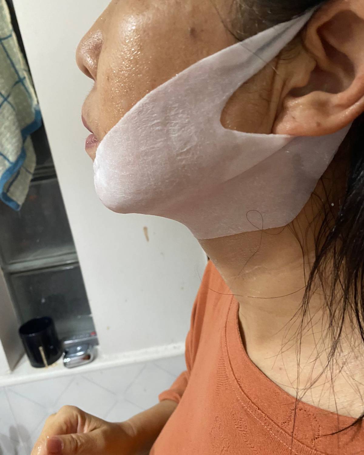欧莱雅复颜面颈提拉面膜是一款针对肌肤松弛、皱纹等问题的护肤产