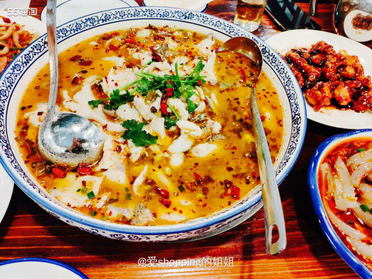 以前超爱吃家门口一家酸菜鱼，酸菜拌饭超级香。自从在这吃了最后