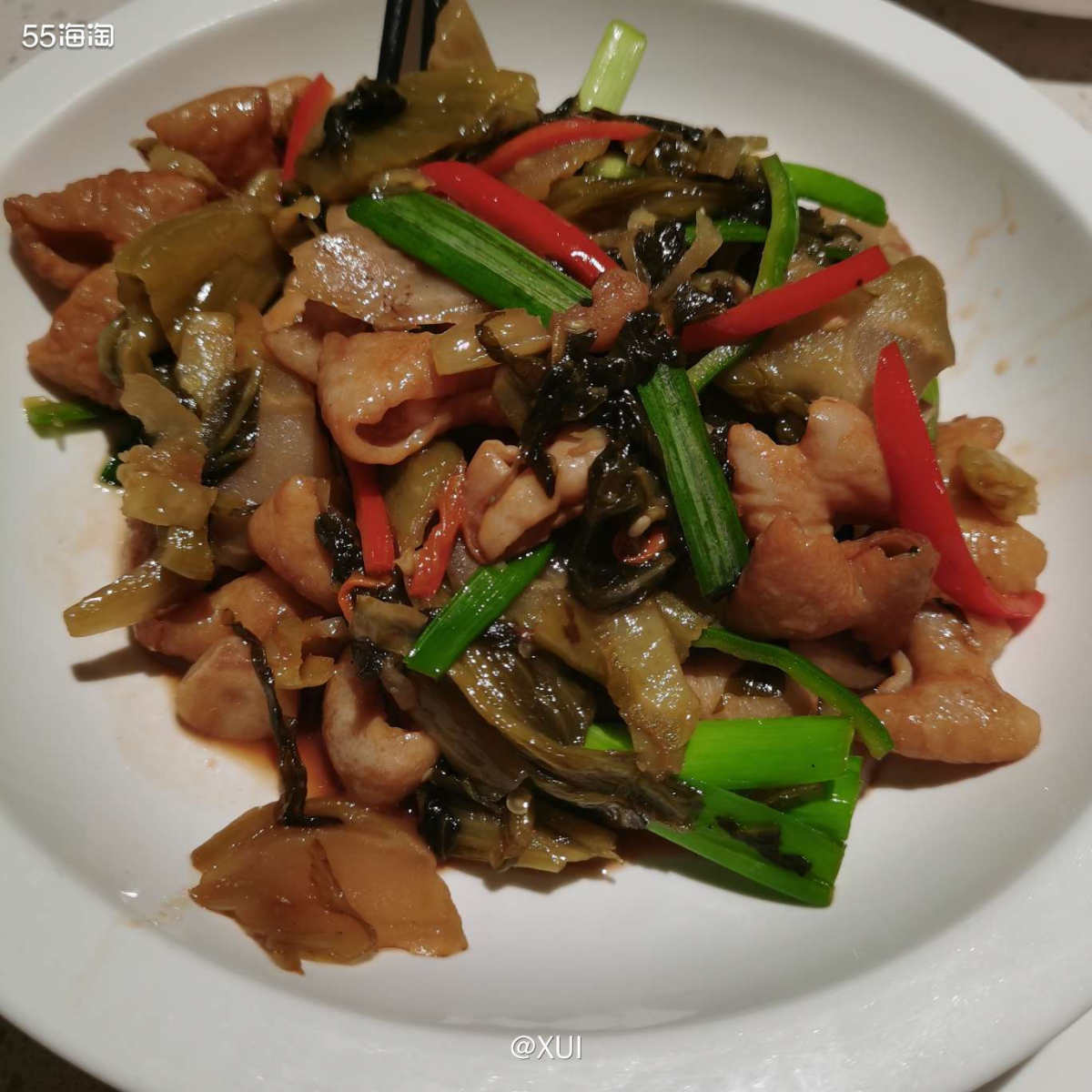 我妈这几天出发去东北旅游了，我和我爸都不想做饭，于是又去商场