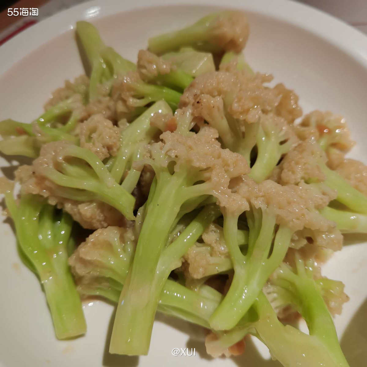 我妈这几天出发去东北旅游了，我和我爸都不想做饭，于是又去商场
