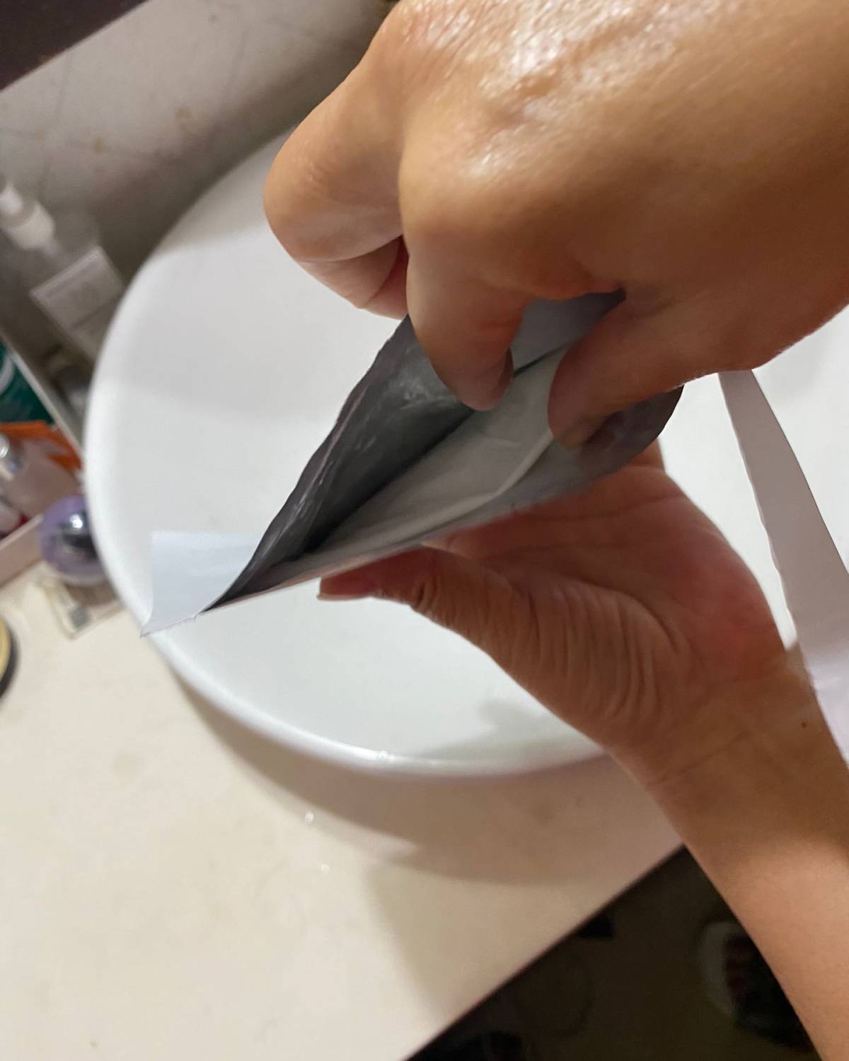 欧莱雅臻白晶透淡沁白精华面膜是一款针对和淡的护肤产品。 主要