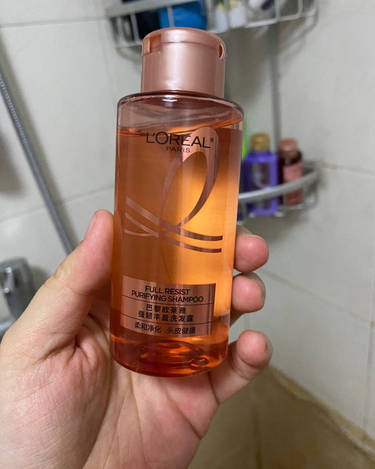 巴黎欧莱雅强韧丰盈洗发露是欧莱雅集团旗下的一款热门洗发产品。