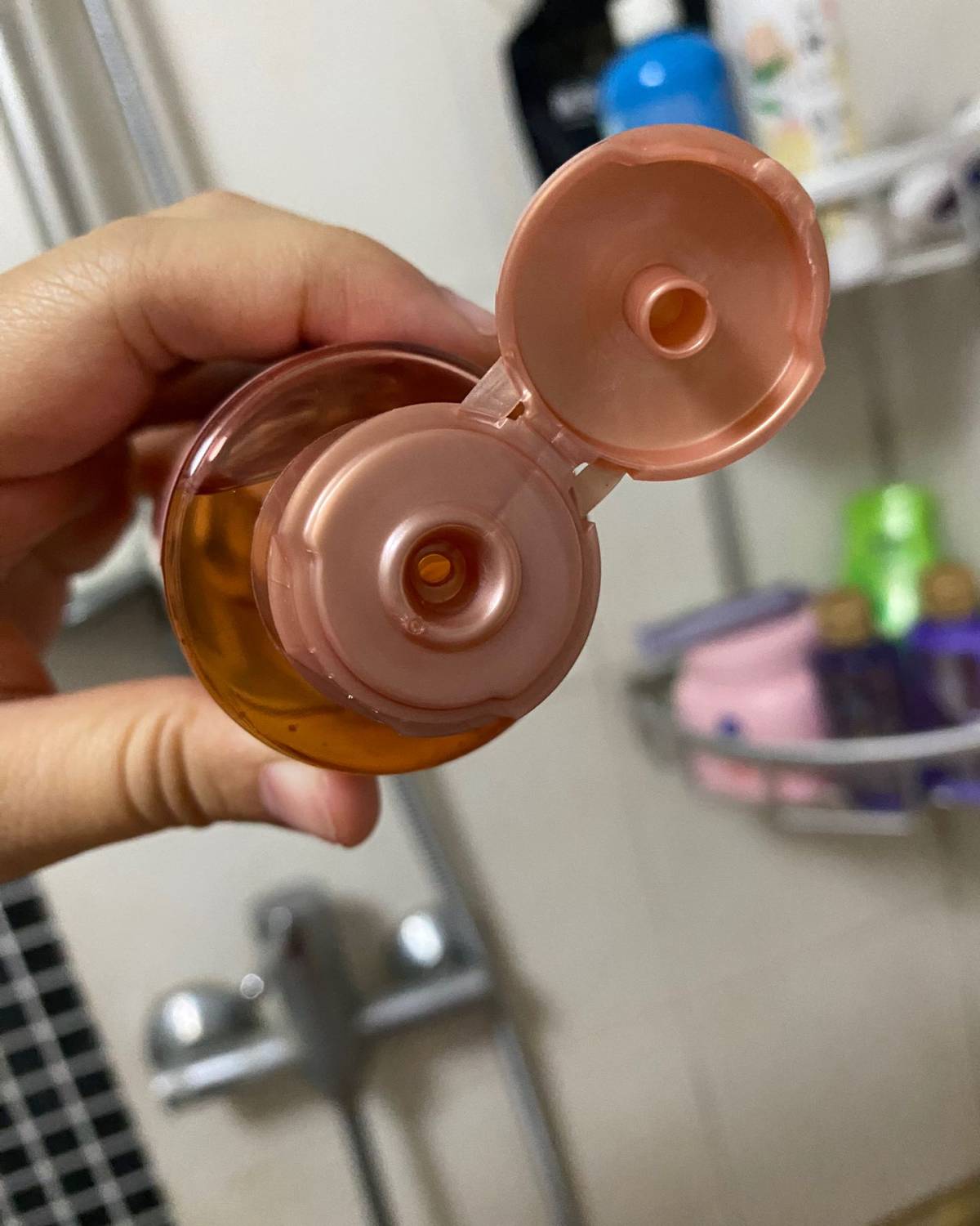 巴黎欧莱雅强韧丰盈洗发露是欧莱雅集团旗下的一款热门洗发产品。
