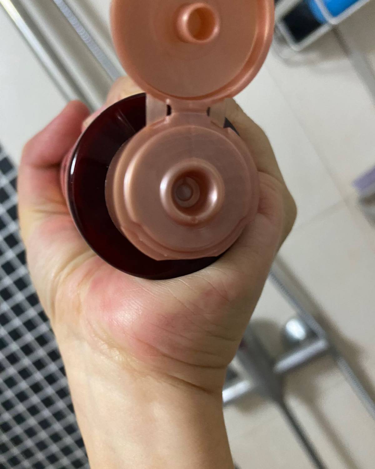 巴黎欧莱雅强韧柔顺润发乳是一款针对干枯、毛躁发质的护发产品。