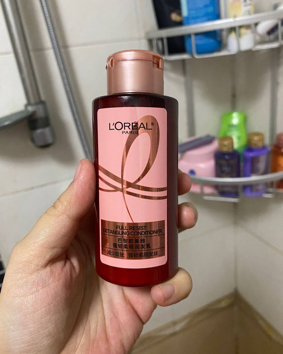 巴黎欧莱雅强韧柔顺润发乳是一款针对干枯、毛躁发质的护发产品。