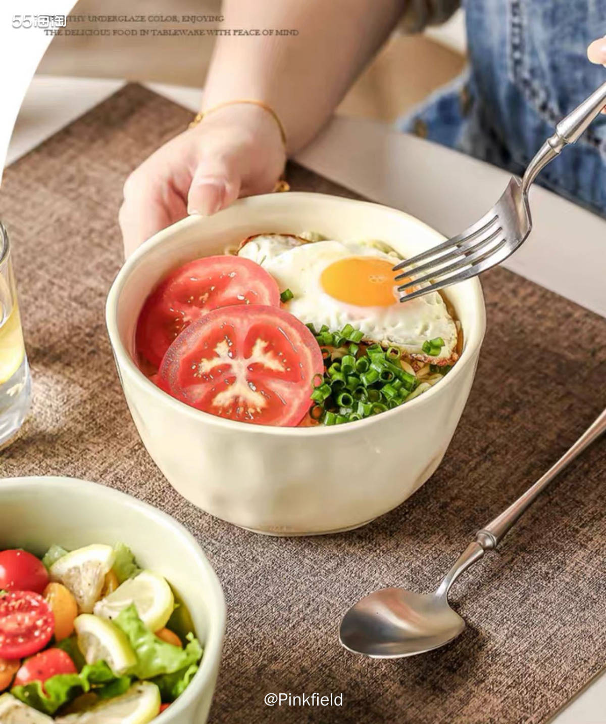 🍜之前逛淘宝看到这口泡面碗还不错，用来吃泡面特别棒，刚好农