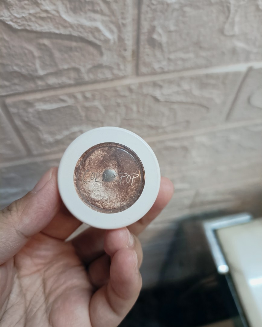 Colorpop卡泡是美国非常有名的开价品牌，也是非常有名的