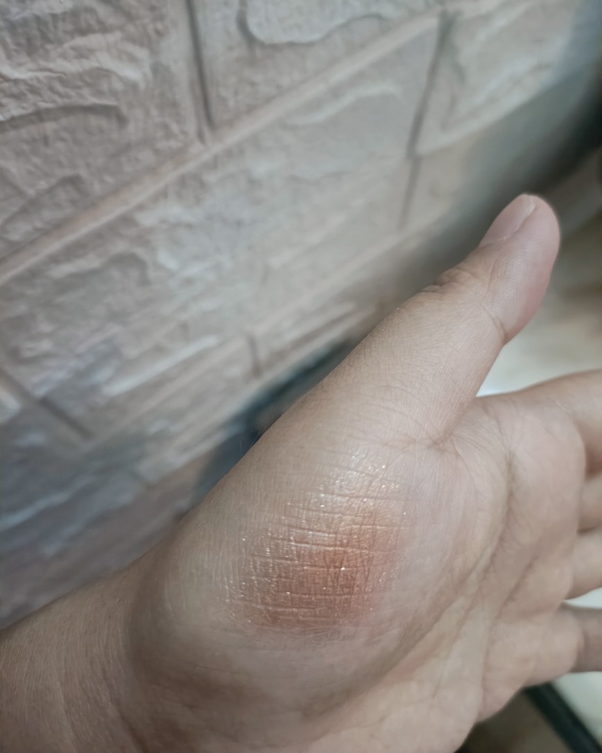 Colorpop卡泡是美国非常有名的开价品牌，也是非常有名的