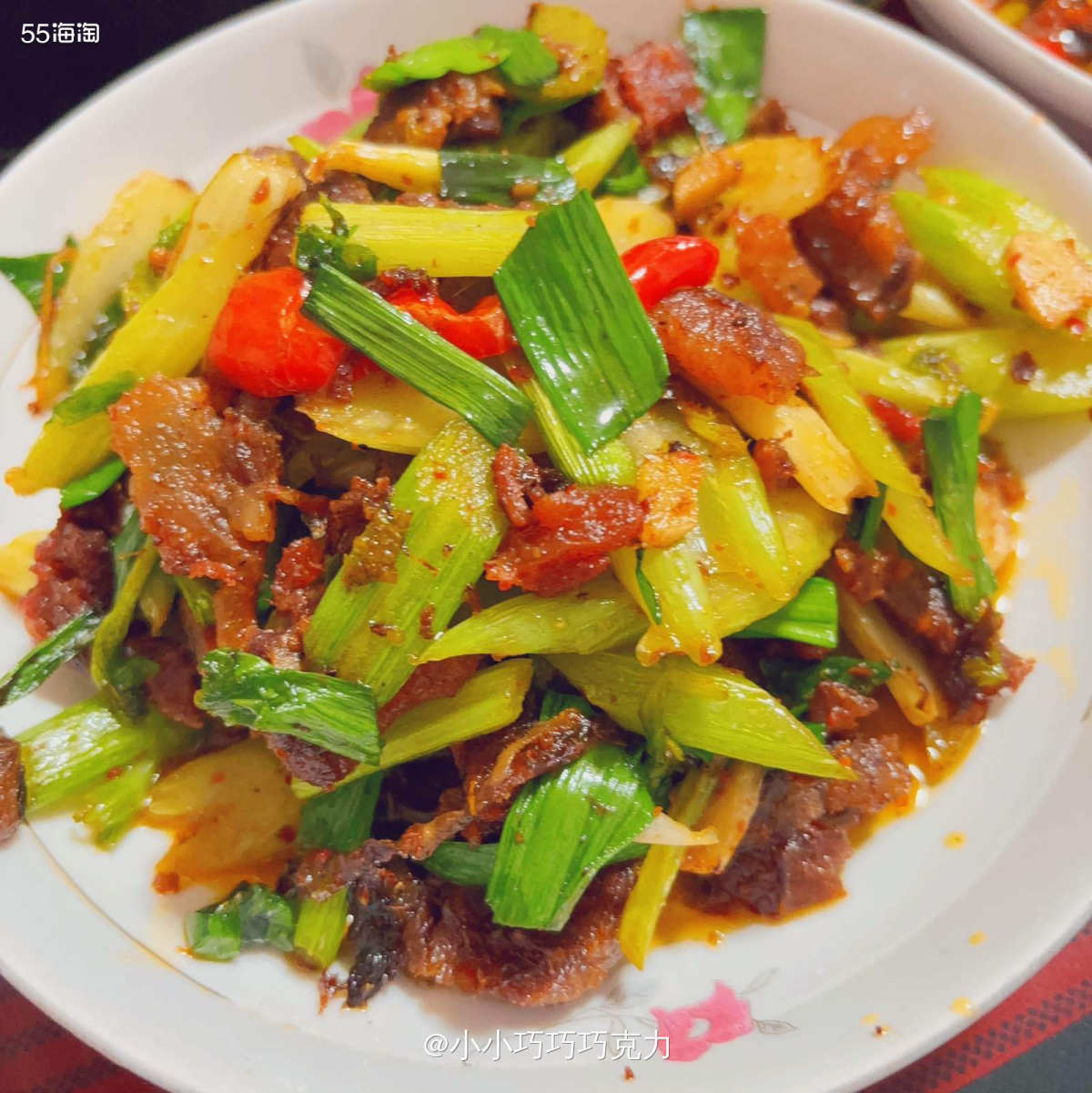 这个应该是周六晚上的晚餐吧，这是回我妈妈家吃的，就我们几个人