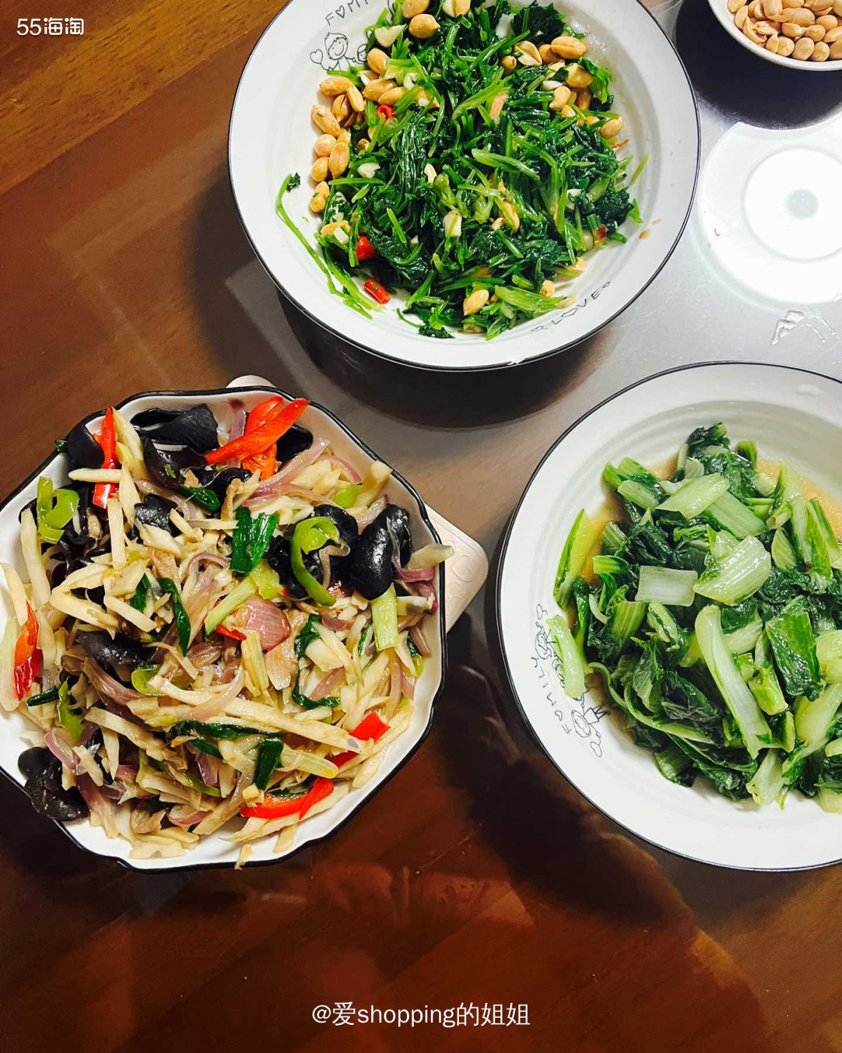 今天又是素食主义者，炒藕很脆，发现了个秘诀，就是炒制之前焯个