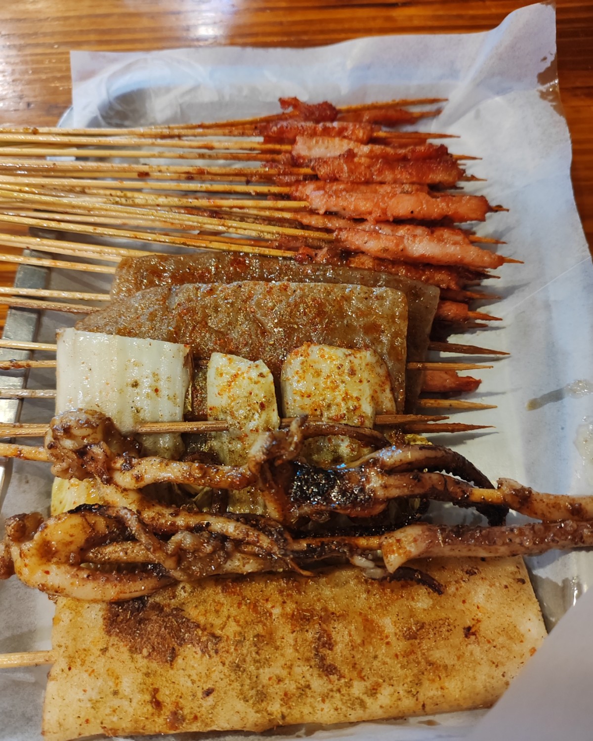 晚间小烧烤真的是一年四季都合适的夜宵选择啊，每次和闺蜜约宵夜