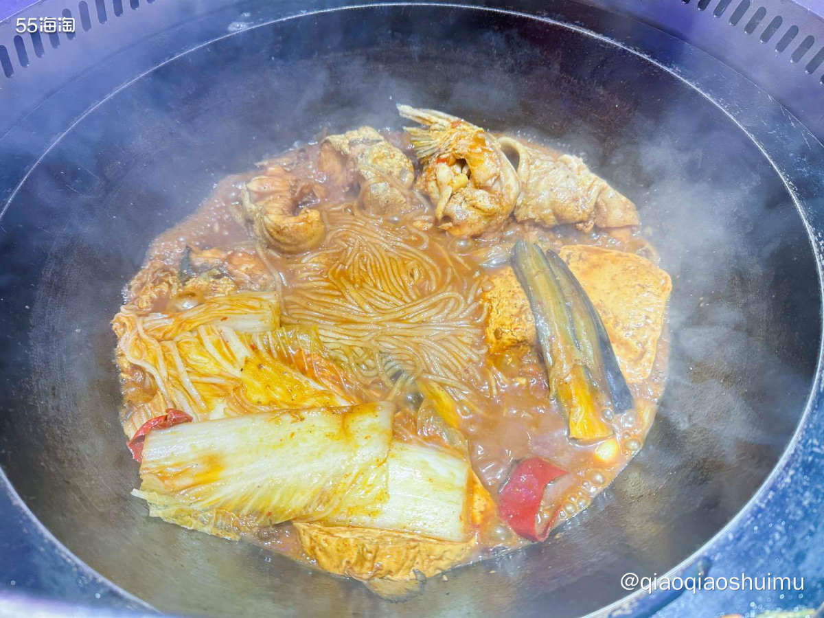 天气好冷，晚上想吃铁锅炖。吃过的铁锅炖里面，最爱的还是山河屯