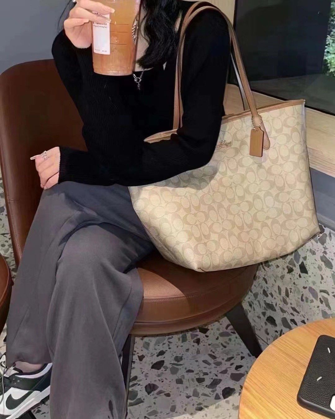 黑五入手，一个奶茶托特包的运费，200+，留言好像直接过滤掉
